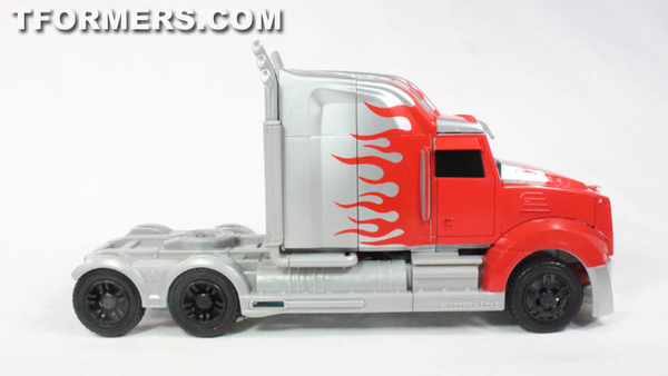 Silver Knight Optimus Prime Target Exclusive Leader Class Transformers 4 Age Of Extinction Movie Toy  (32 of 38)